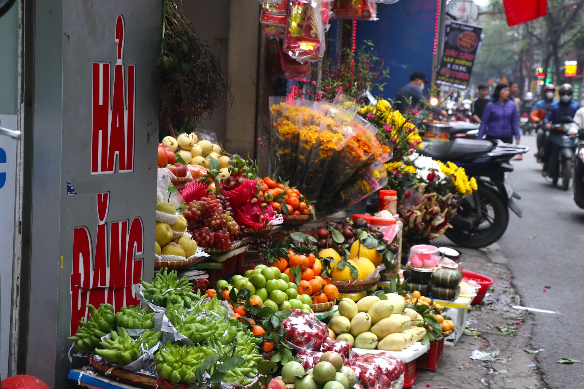 Tất bật mua đồ lễ, sắm chuyên cơ cho ông Công ông Táo-4