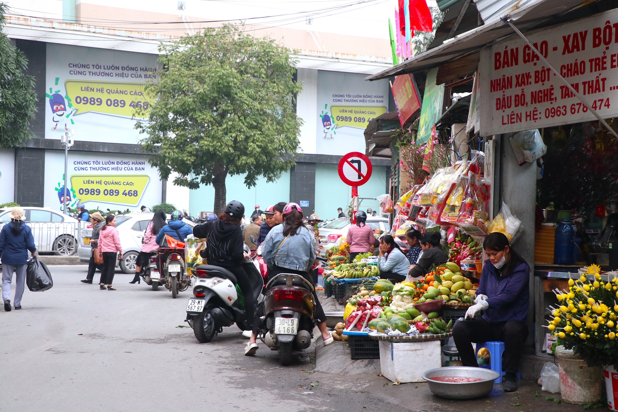 Tất bật mua đồ lễ, sắm chuyên cơ cho ông Công ông Táo-8