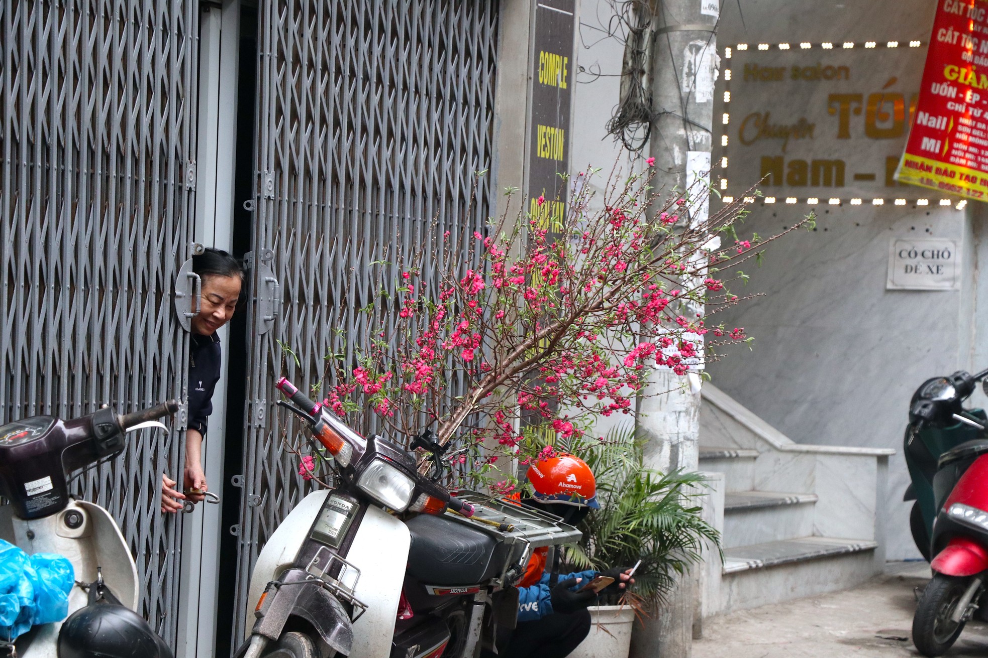 Tất bật mua đồ lễ, sắm chuyên cơ cho ông Công ông Táo-9