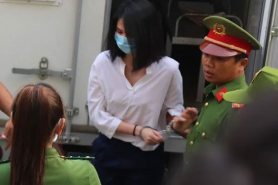 Những hình ảnh đầu tiên tại phiên tòa xét xử người mẫu Ngọc Trinh