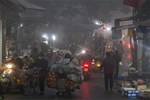 Đường phố Hà Nội mù sương như Sapa, 8h ô tô phải bật đèn-22