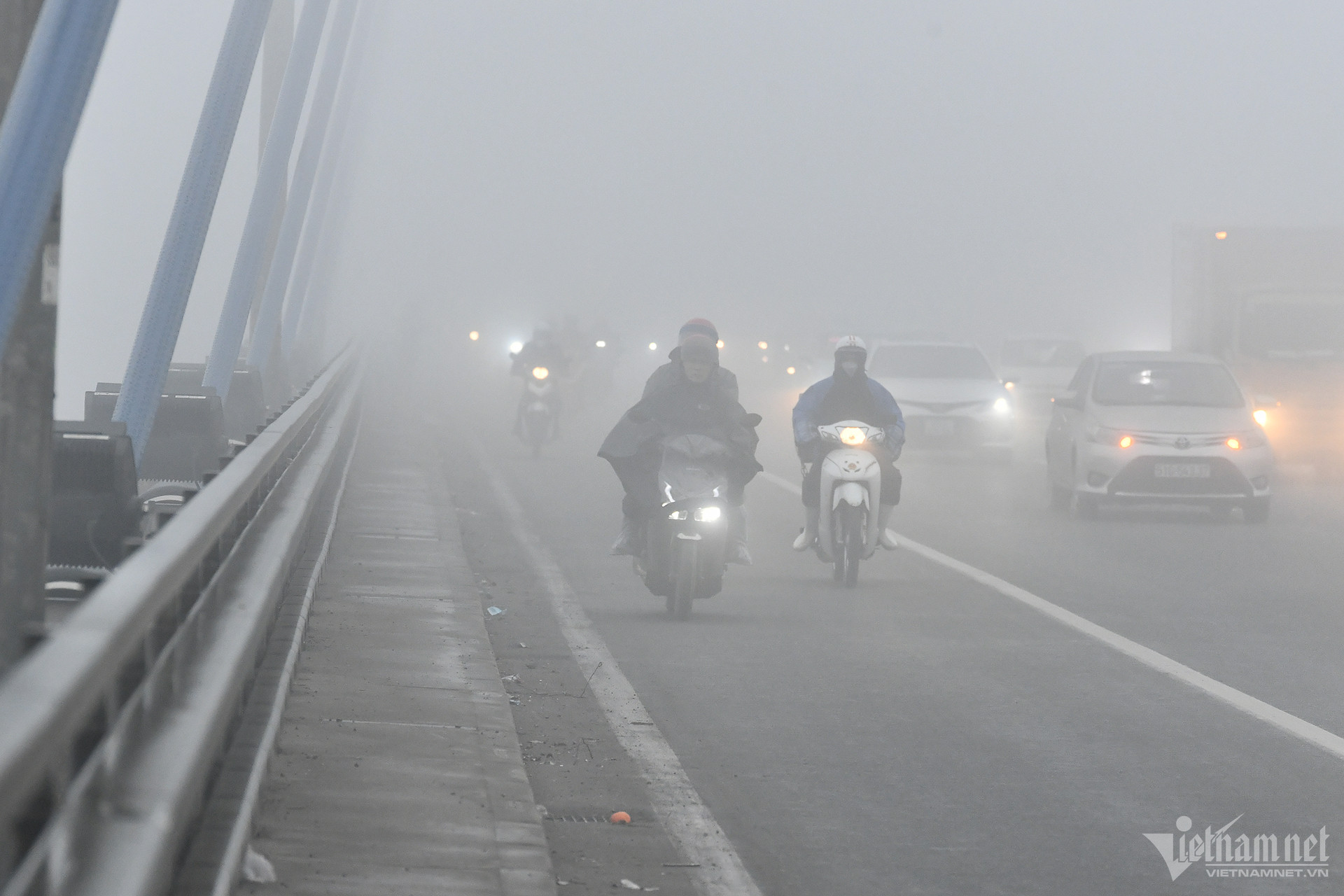 Đường phố Hà Nội mù sương như Sapa, 8h ô tô phải bật đèn-6