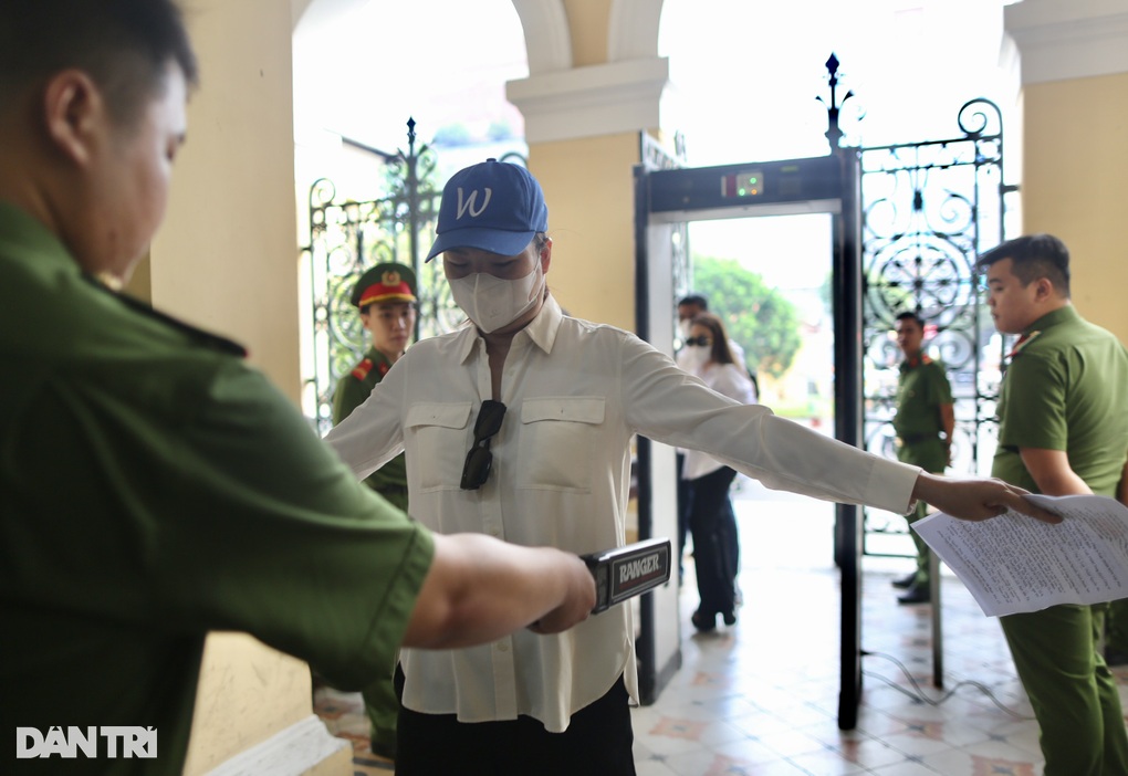 Đề nghị phạt Ngọc Trinh 6-9 tháng tù-5