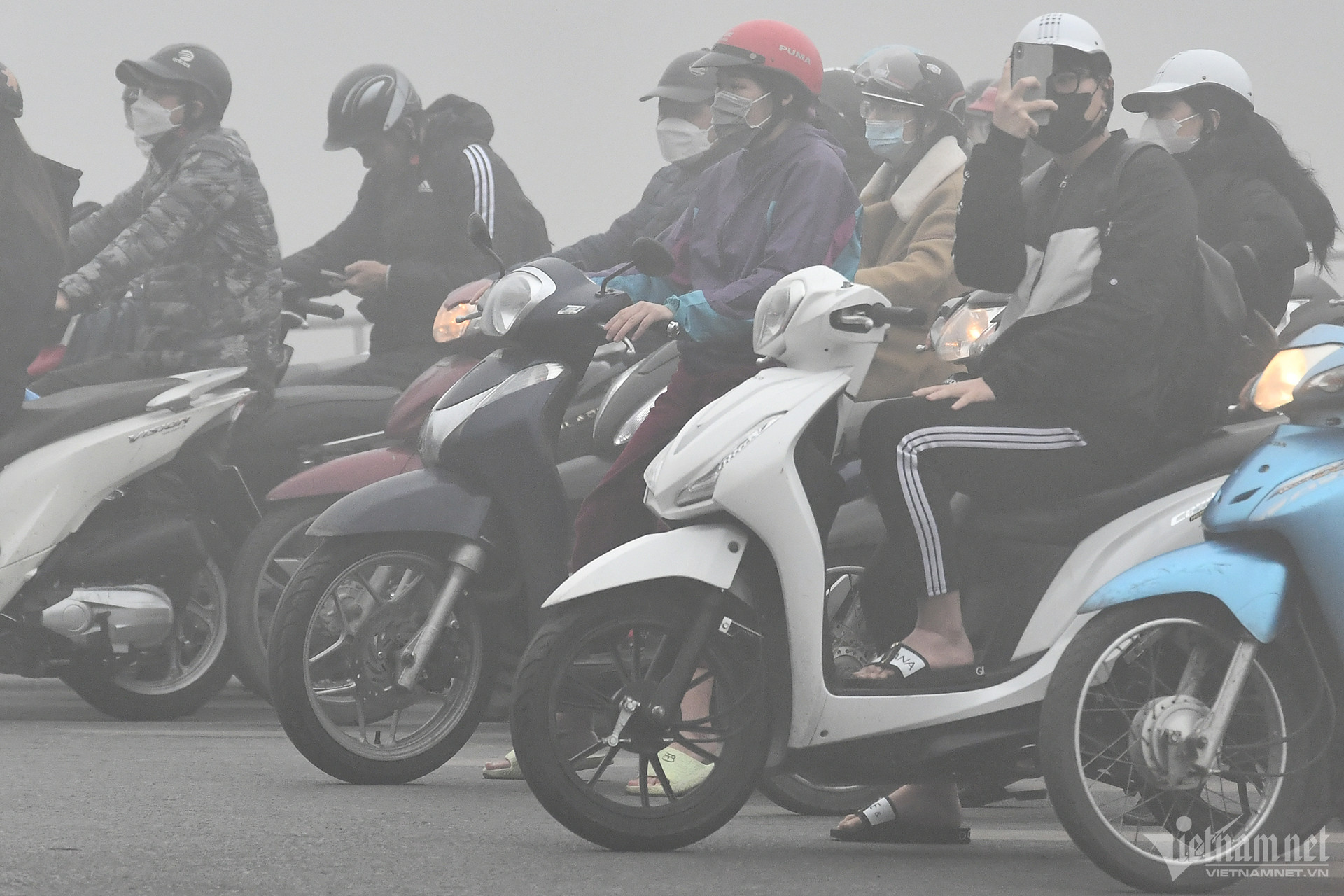 Đường phố Hà Nội mù sương như Sapa, 8h ô tô phải bật đèn-20