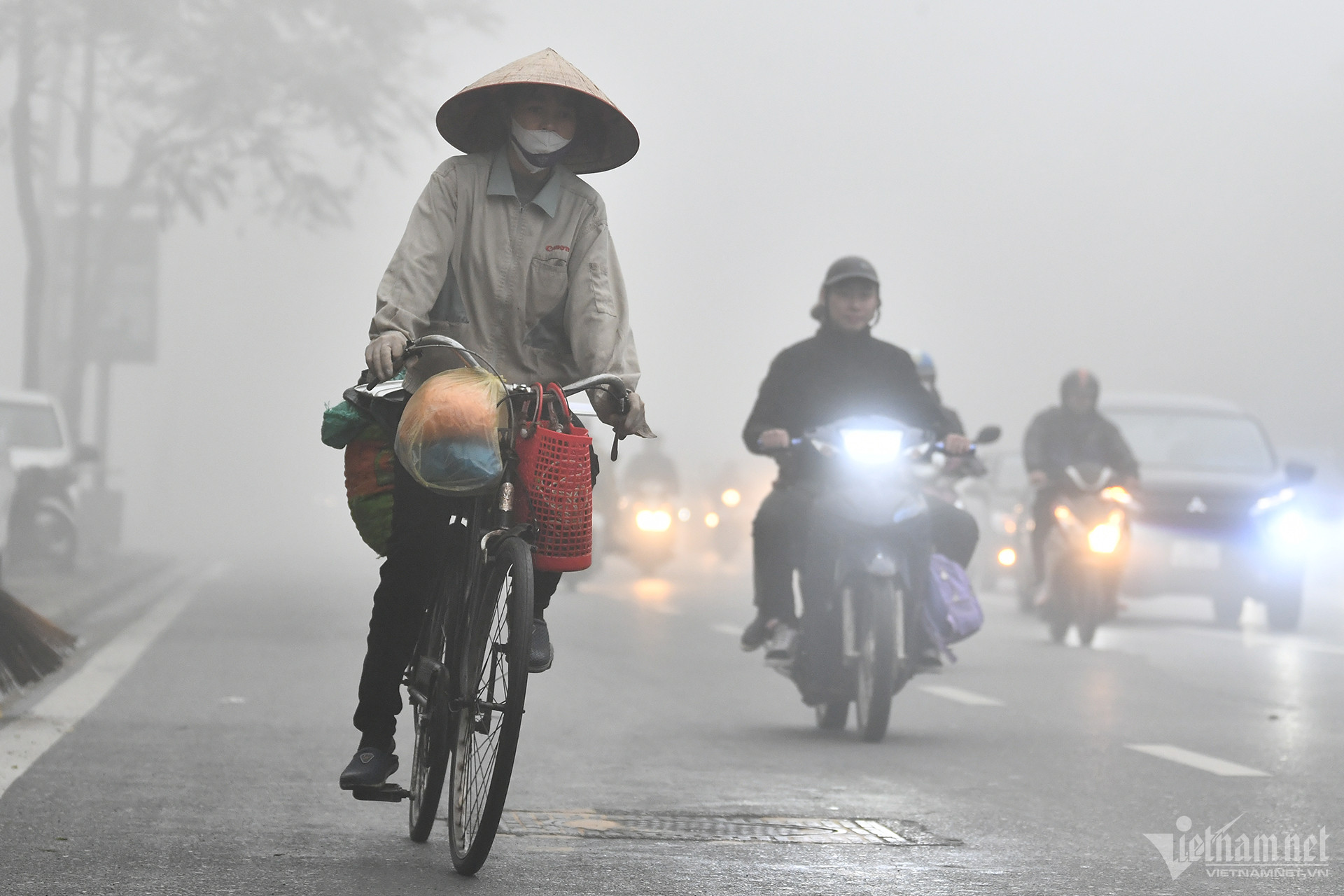 Đường phố Hà Nội mù sương như Sapa, 8h ô tô phải bật đèn-14