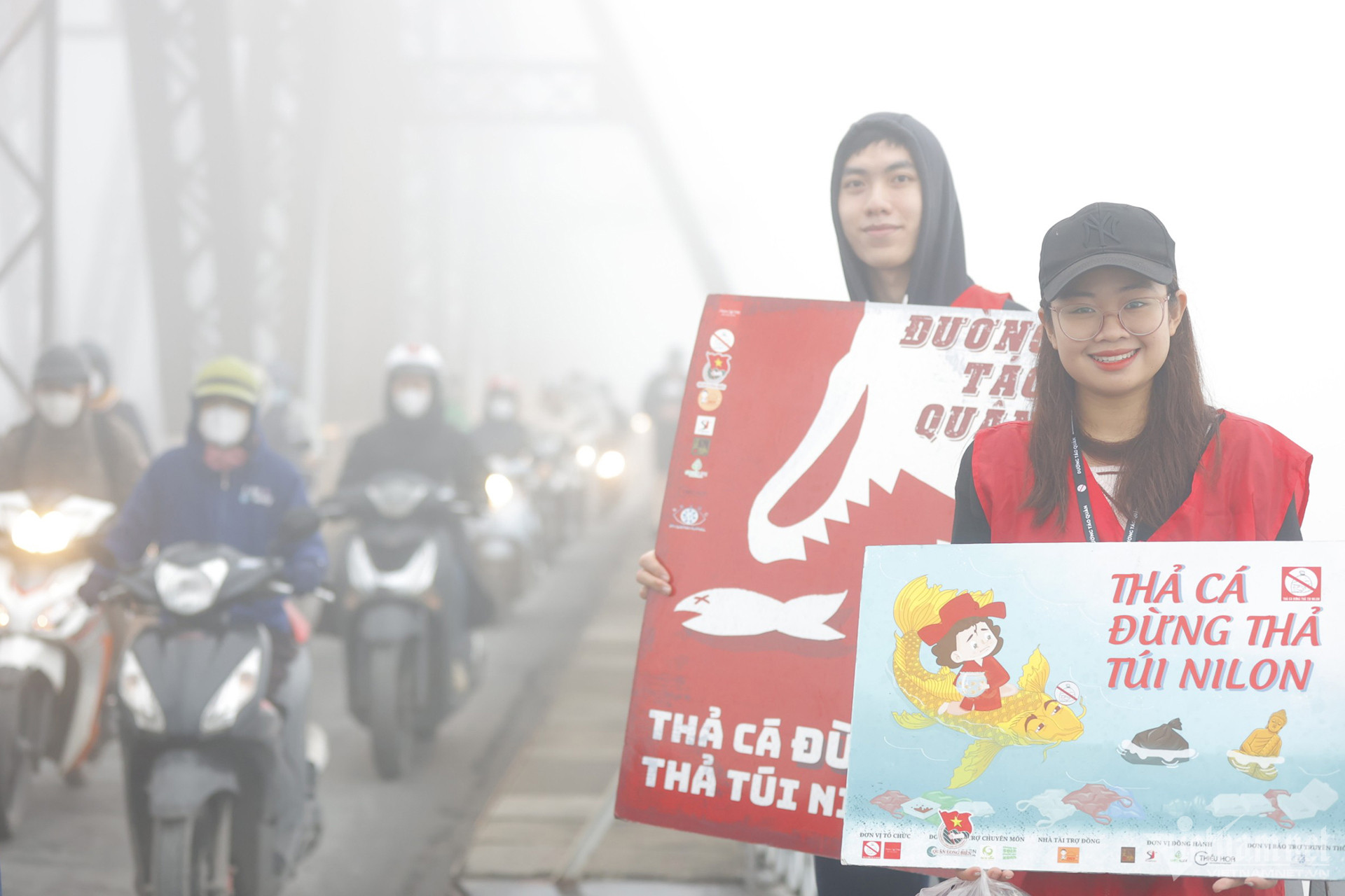 Đường phố Hà Nội mù sương như Sapa, 8h ô tô phải bật đèn-11