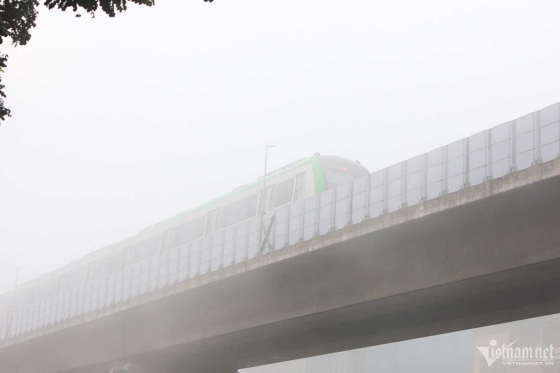 Đường phố Hà Nội mù sương như Sapa, 8h ô tô phải bật đèn-7
