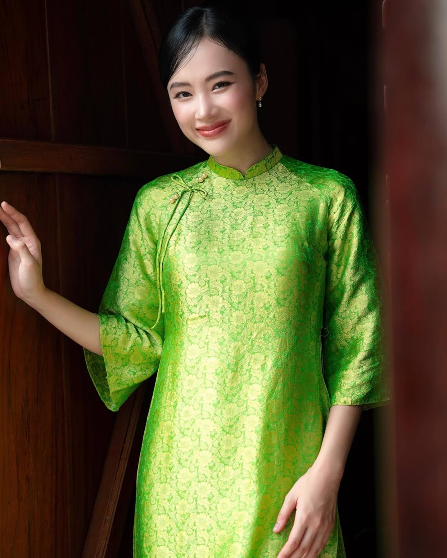 Sao Việt xúng xính áo dài những ngày cuối năm-13