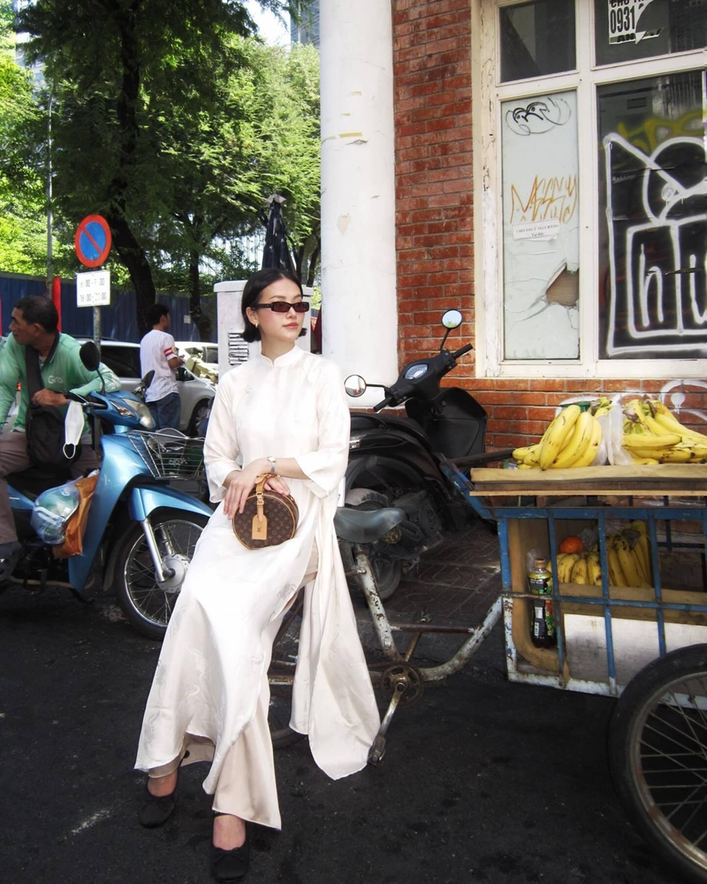Sao Việt xúng xính áo dài những ngày cuối năm-14