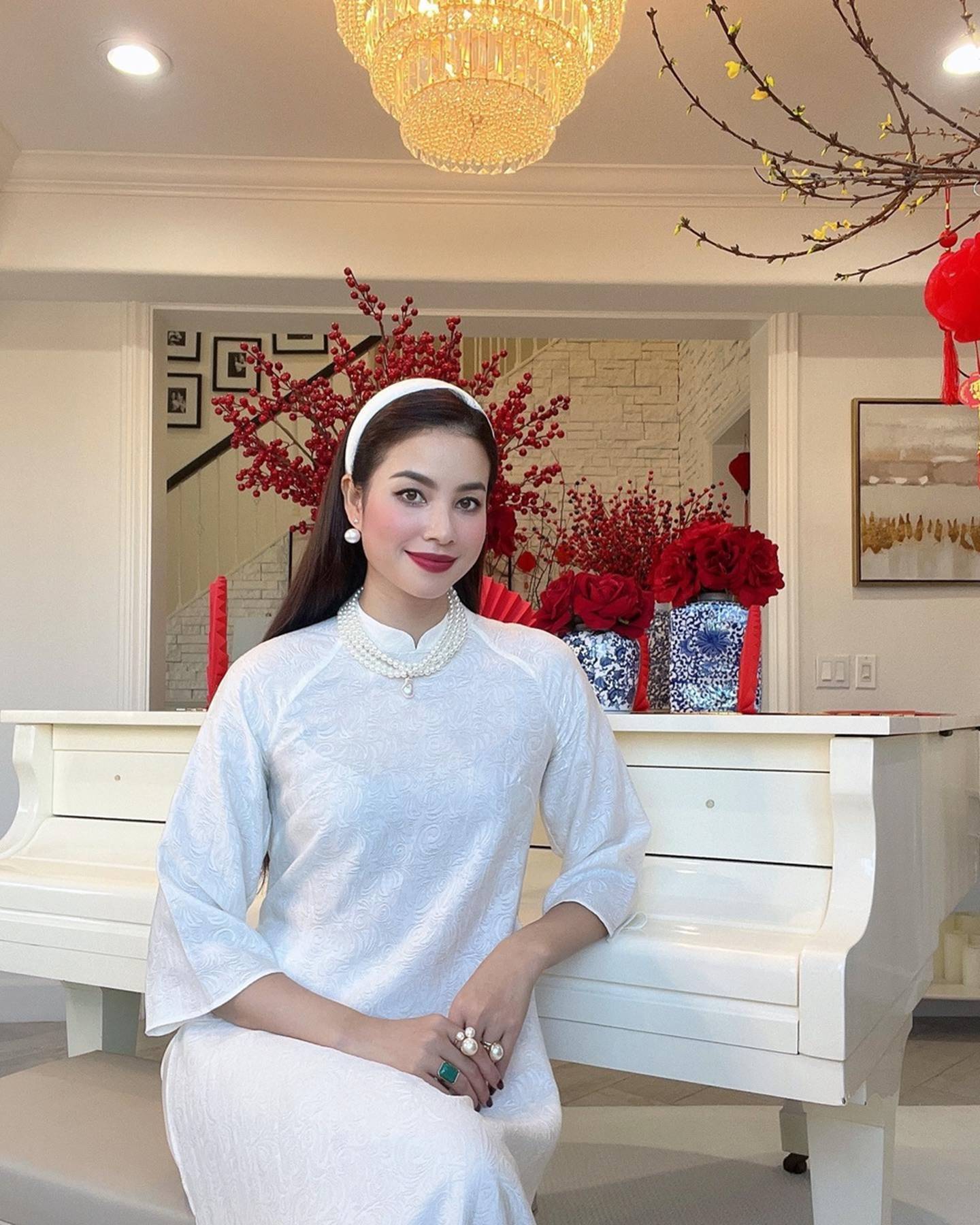 Sao Việt xúng xính áo dài những ngày cuối năm-16
