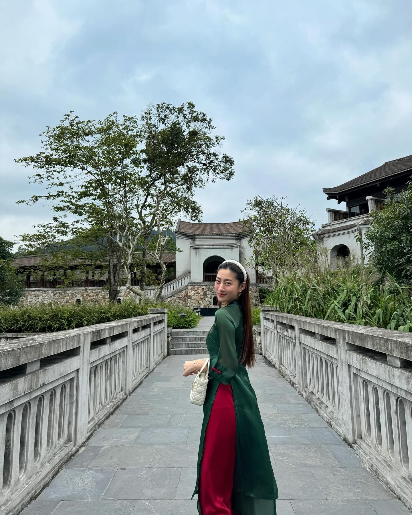 Sao Việt xúng xính áo dài những ngày cuối năm-6