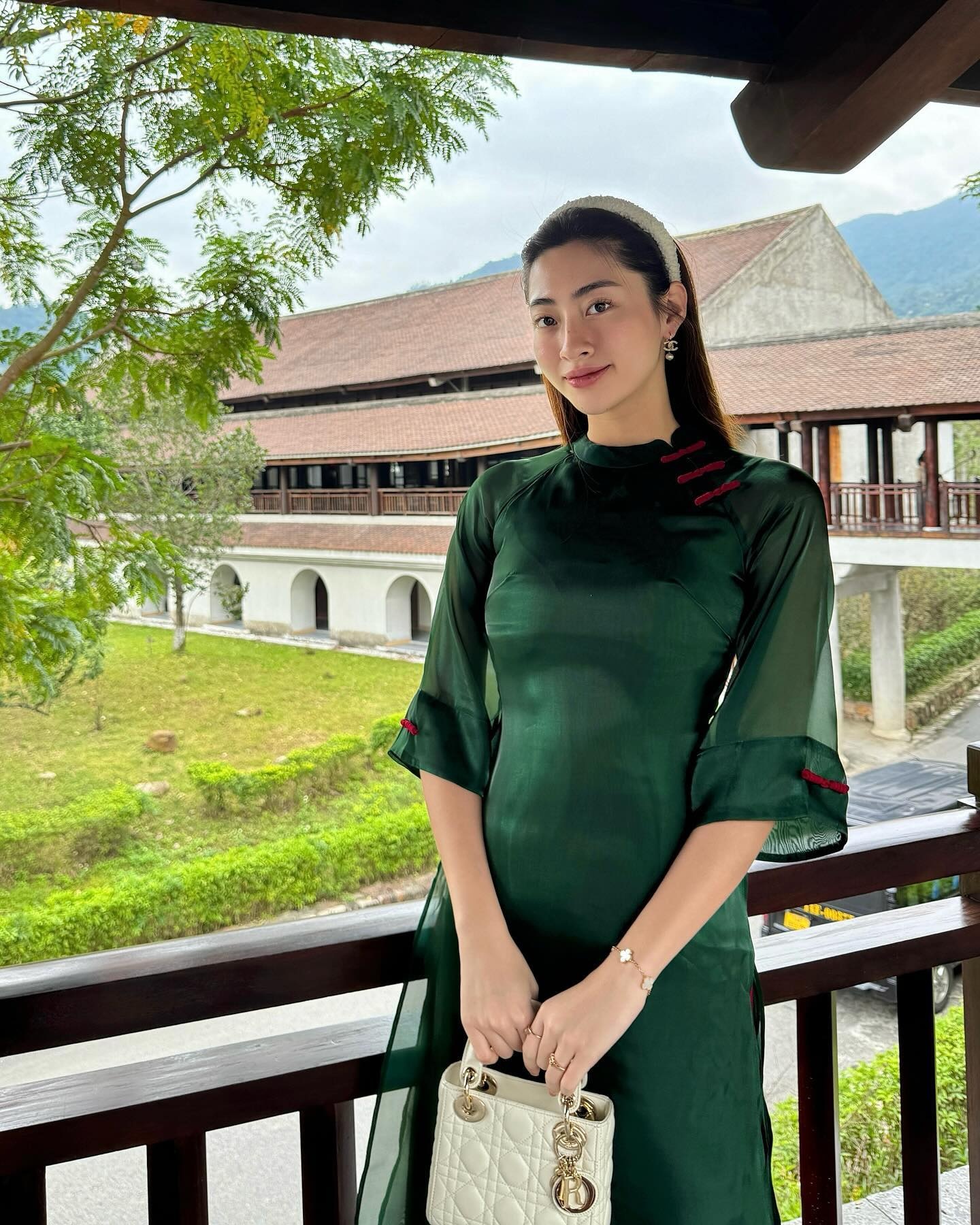 Sao Việt xúng xính áo dài những ngày cuối năm-7