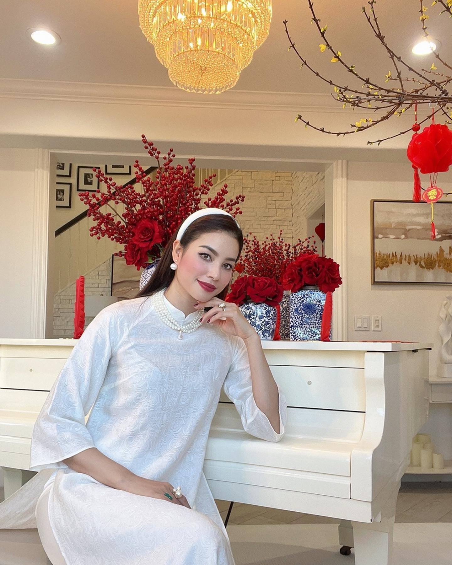 Sao Việt xúng xính áo dài những ngày cuối năm-17