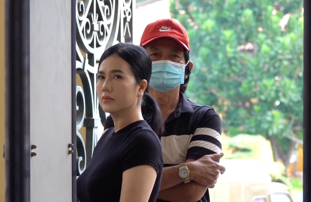 Phản ứng của bố Ngọc Trinh khi con được hưởng án treo, chiều nay sẽ đón con gái về nhà-1