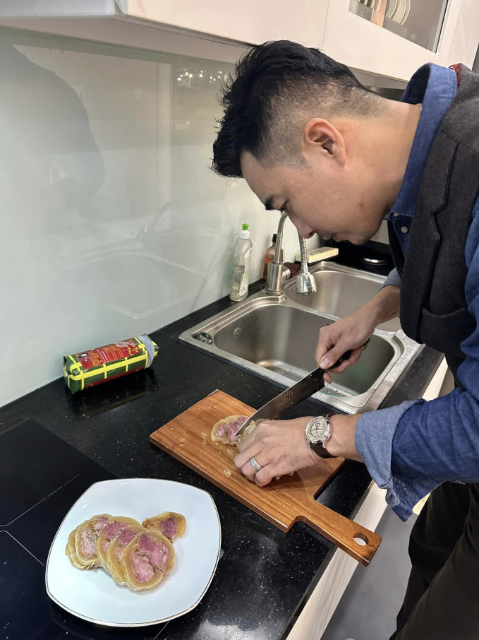 Hằng Túi được bạn trai rặng cả rương vàng làm quà Tết, nhìn số cây mà dân tình ngơ ngác, bật ngửa-3