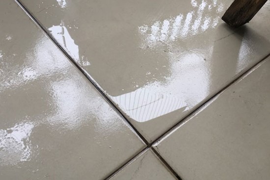 Sát Tết, độ ẩm tăng cao, nhà nồm chảy nước, phải dọn thế nào?