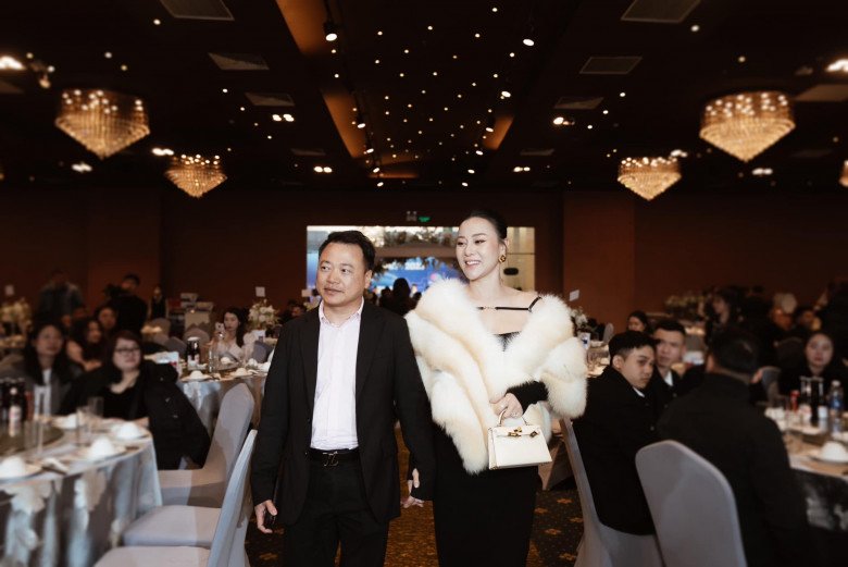 Doanh nhân Đào Lan Hương nói gì khi có người thông báo tổ ấm mới của Shark Bình ngày càng hạnh phúc?-9