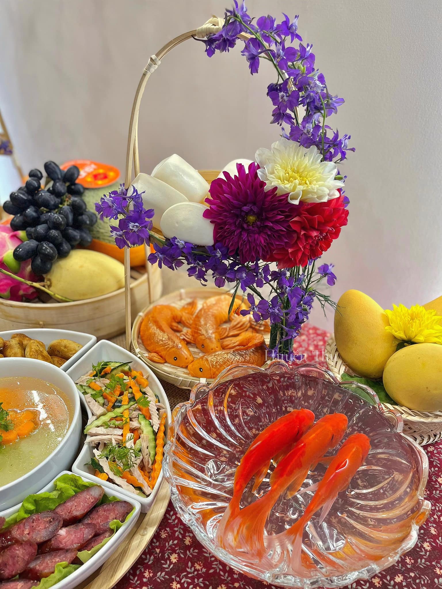 Đại hội khoe mâm cúng ông Công, ông Táo: Có người dậy từ 4 giờ sáng chuẩn bị để kịp giờ... đi làm!-4