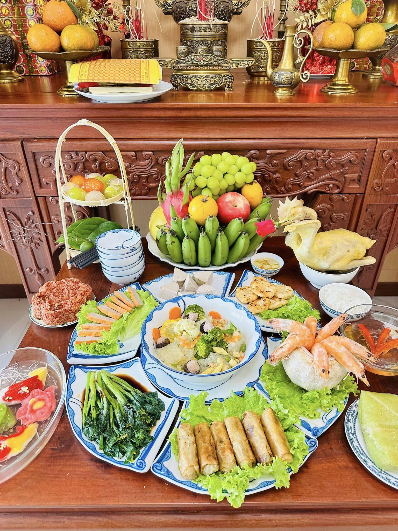 Đại hội khoe mâm cúng ông Công, ông Táo: Có người dậy từ 4 giờ sáng chuẩn bị để kịp giờ... đi làm!-11