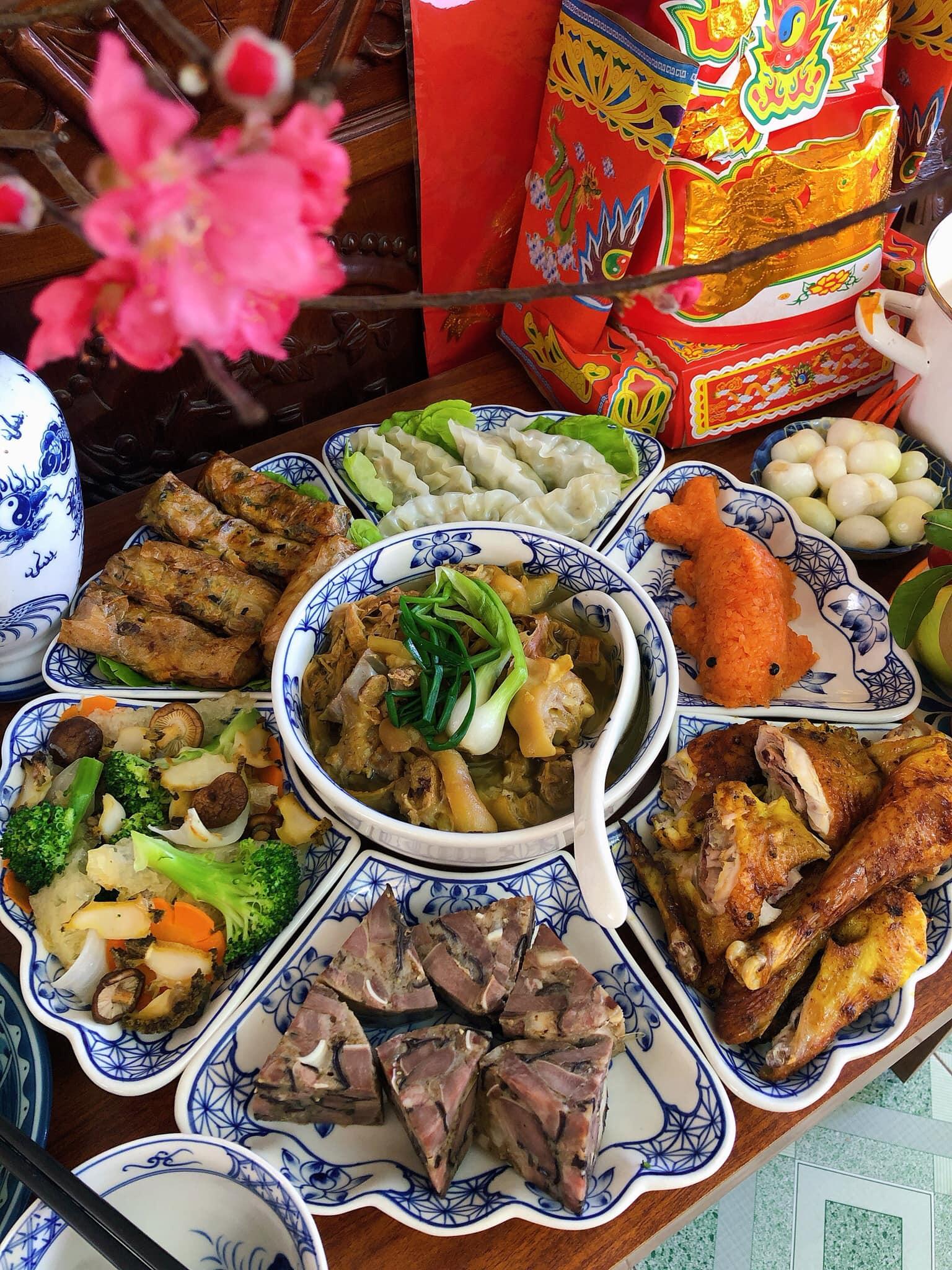 Đại hội khoe mâm cúng ông Công, ông Táo: Có người dậy từ 4 giờ sáng chuẩn bị để kịp giờ... đi làm!-12