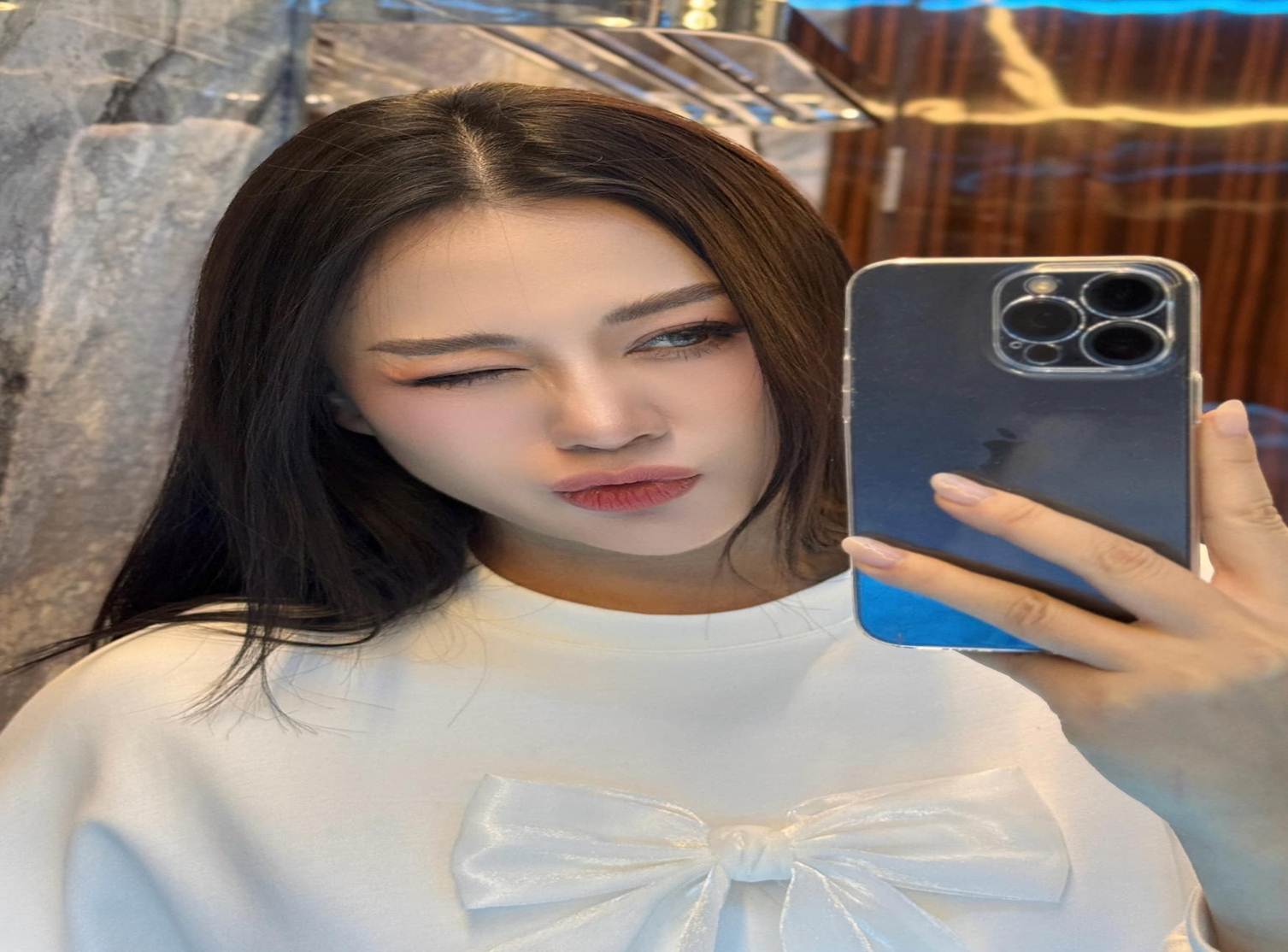 Phương Oanh được gọi là ngoan, xinh, yêu của anh Bình nhưng vẫn than thở mình chỉ là phận làm nền-2