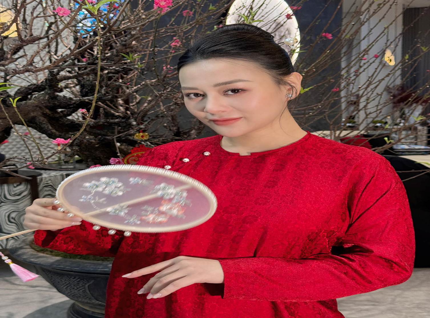 Phương Oanh được gọi là ngoan, xinh, yêu của anh Bình nhưng vẫn than thở mình chỉ là phận làm nền-3