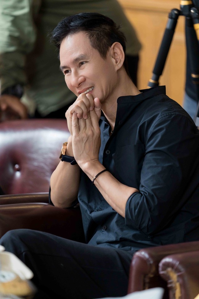 Tài tử Việt trăm tỷ cưới hot girl kém 17 tuổi, sinh 4 con, sống viên mãn, được showbiz kính nể-2