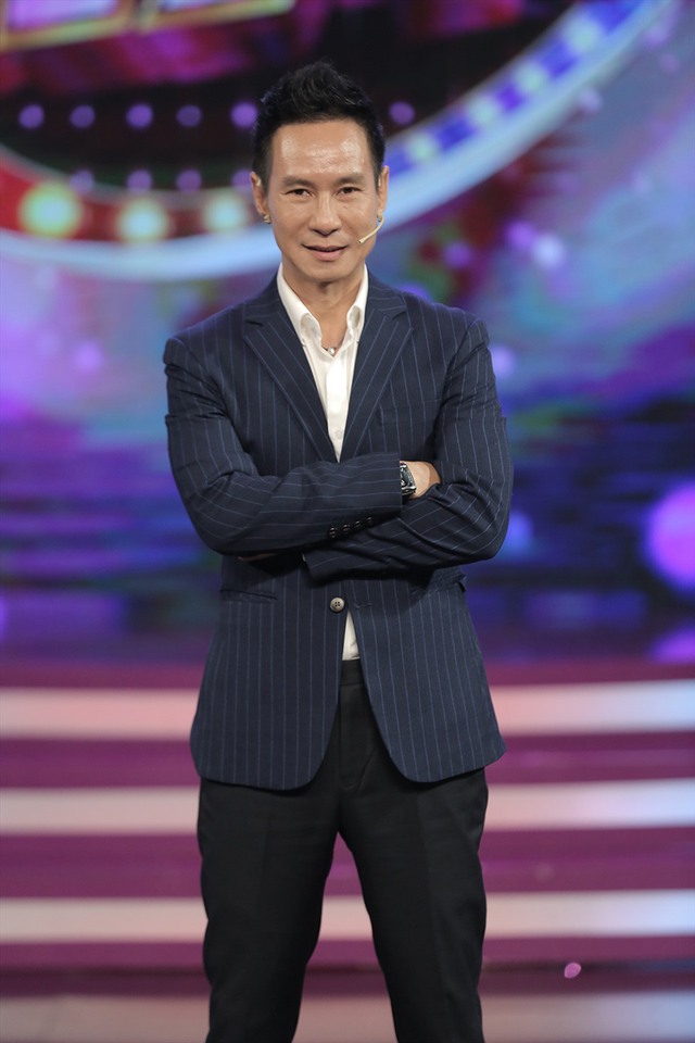 Tài tử Việt trăm tỷ cưới hot girl kém 17 tuổi, sinh 4 con, sống viên mãn, được showbiz kính nể-1