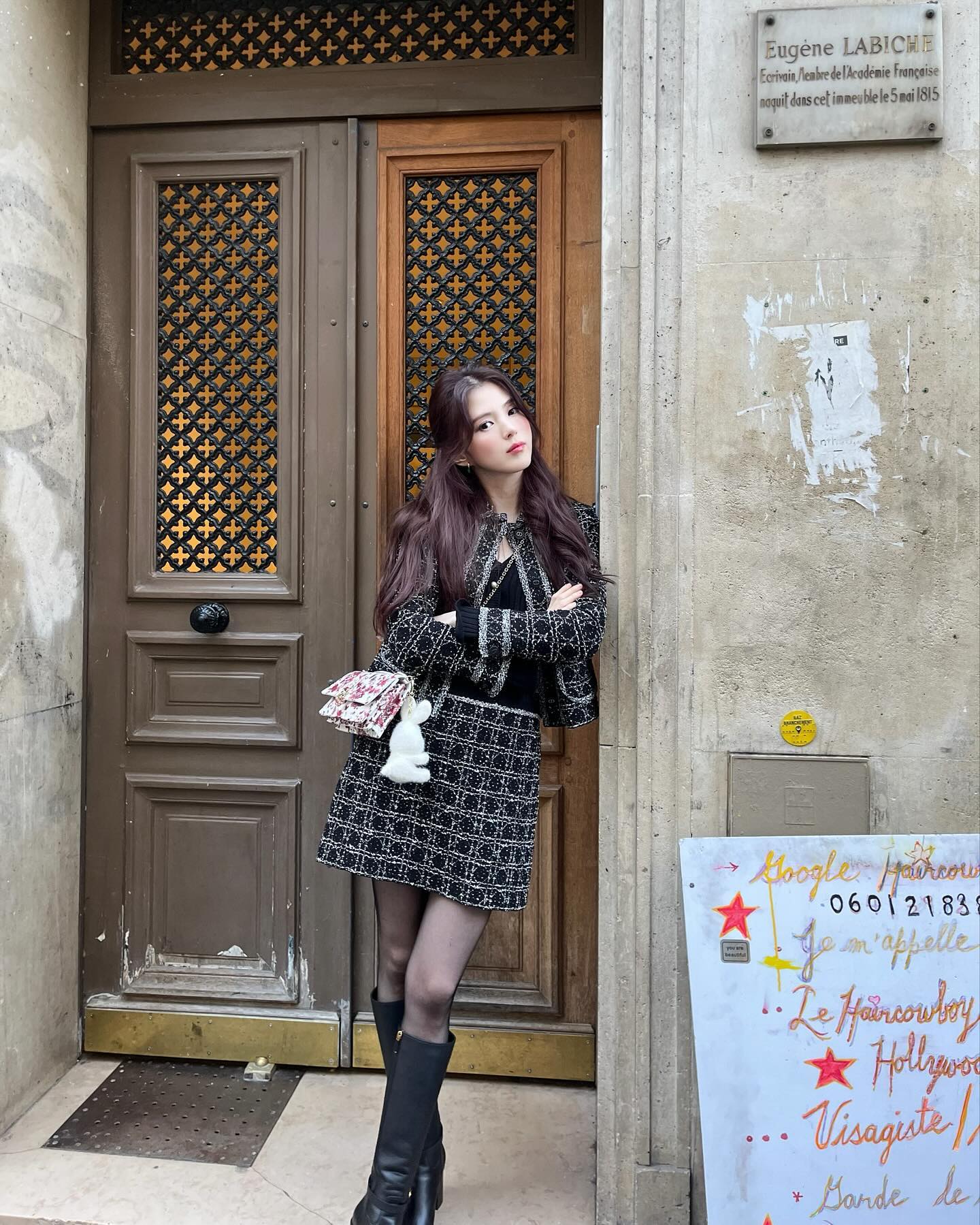 Style diện đồ tối màu của Han So Hee: Không hề cộng tuổi cho người mặc, luôn sang trọng và chuẩn mốt-4