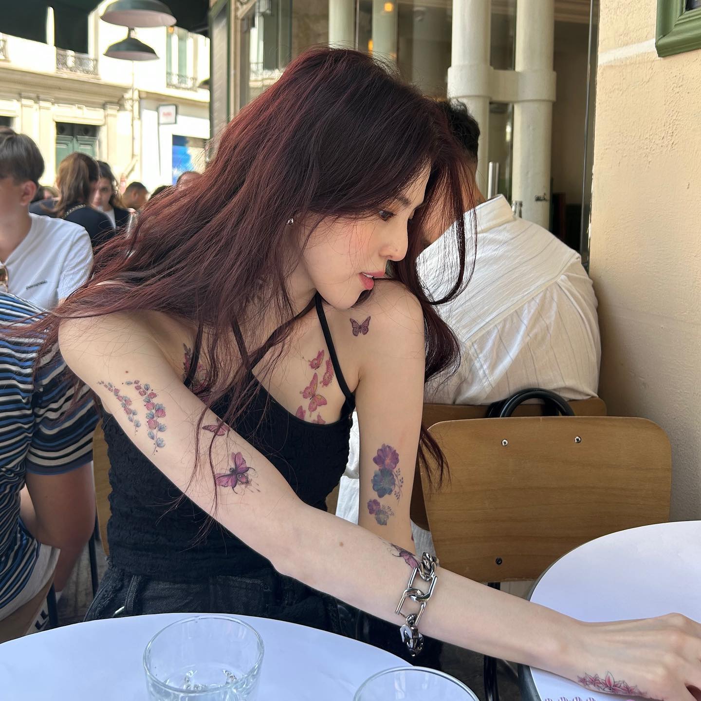 Style diện đồ tối màu của Han So Hee: Không hề cộng tuổi cho người mặc, luôn sang trọng và chuẩn mốt-8