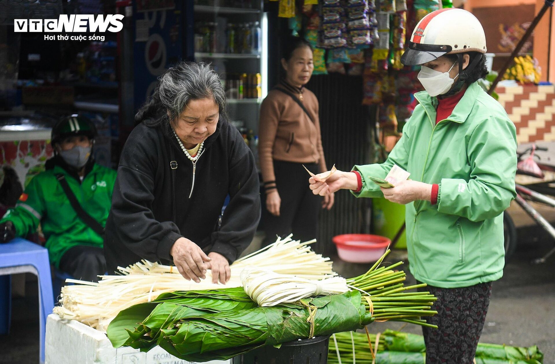 Chợ lá dong lâu đời nhất Hà Nội nhộn nhịp ngày giáp Tết-3