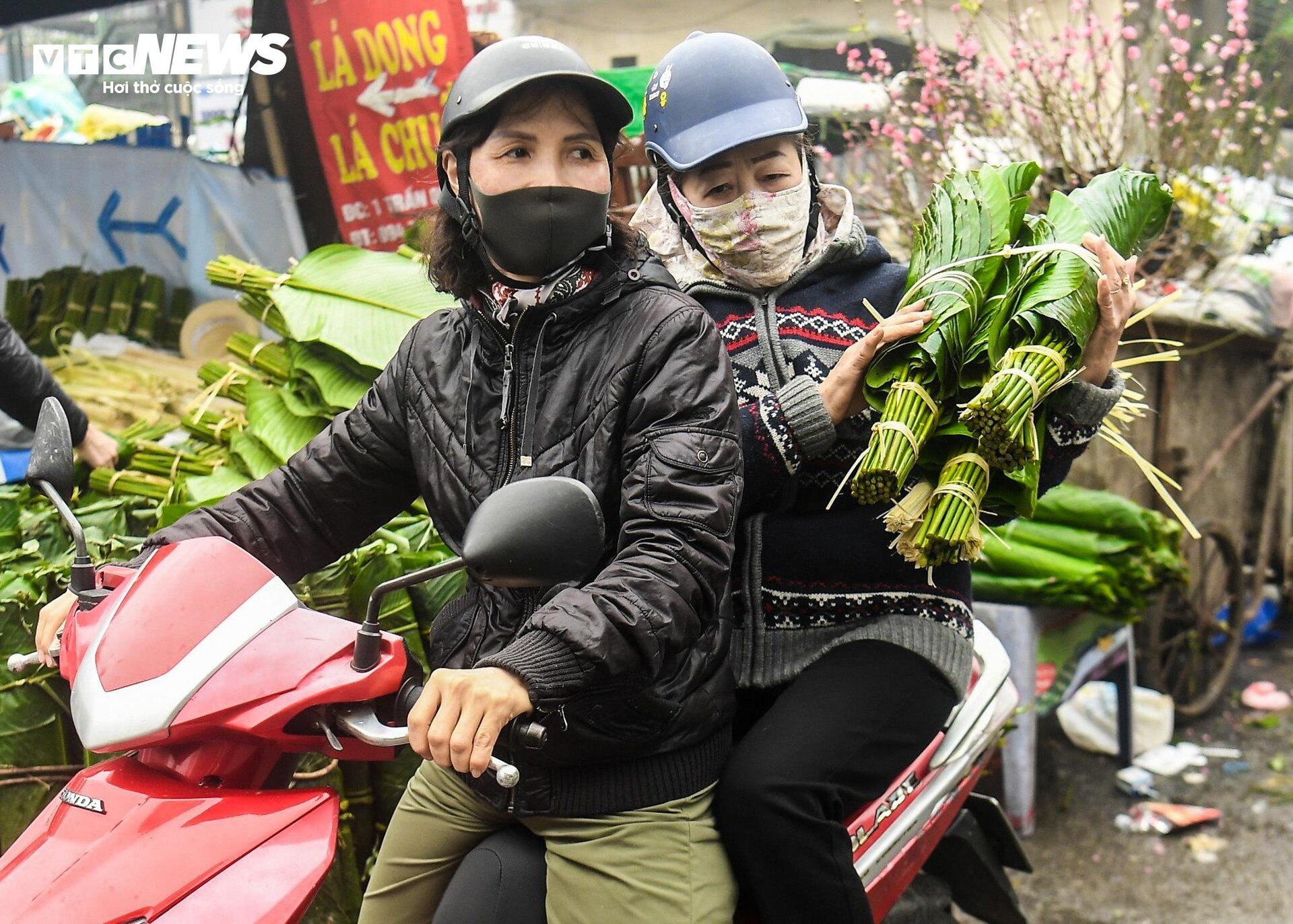 Chợ lá dong lâu đời nhất Hà Nội nhộn nhịp ngày giáp Tết-13