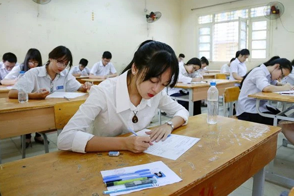 Tuyển sinh lớp 10 ở Hà Nội: Không phải xếp hàng giữ chỗ-1