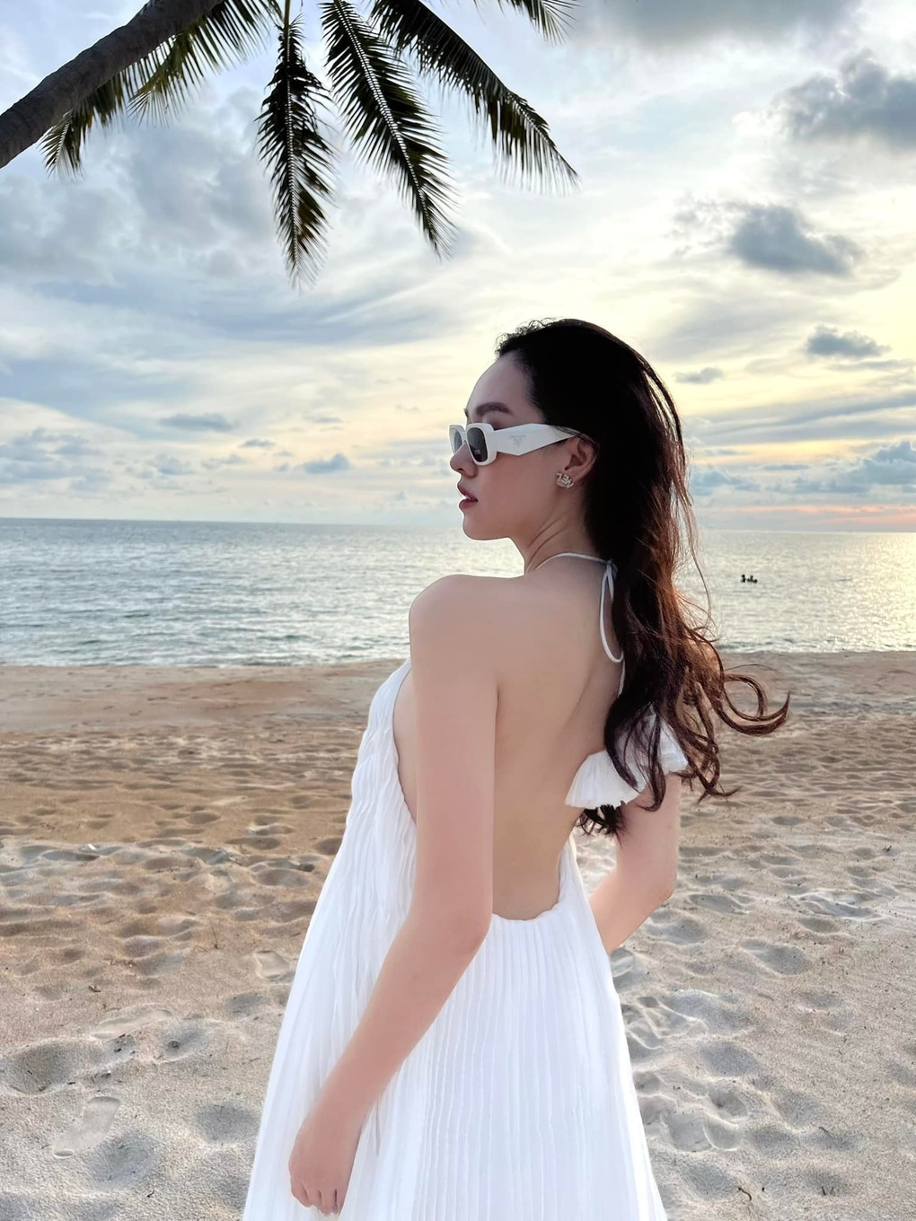 Á hậu sinh năm 2000 Tường San: Lấy chồng lúc 20 tuổi, cuộc sống giờ ra sao?-11