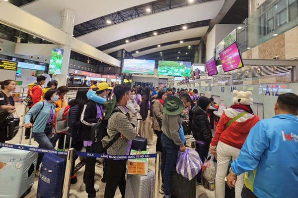 Vé máy bay căng như dây đàn sau Tết-2