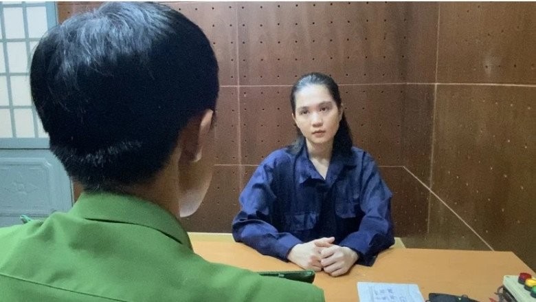 Ngọc Trinh đoàn tụ với gia đình sau gần 4 tháng tạm giam, khoảnh khắc bố ôm con gái thành tâm điểm-8