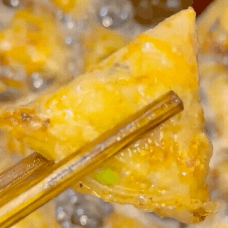 Cách gói nem tam giác cực dễ, mang bày mâm cỗ ngày Tết đẹp hết ý-13