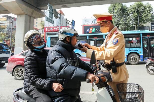 Tài xế vi phạm nồng độ cồn được Cảnh sát giao thông giúp chở đi bán thịt ngày cận Tết-3