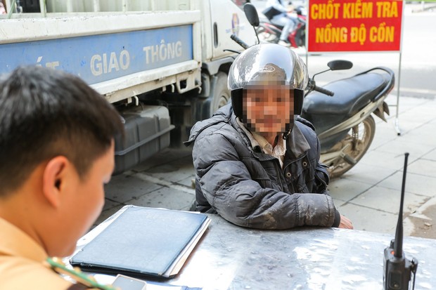Tài xế vi phạm nồng độ cồn được Cảnh sát giao thông giúp chở đi bán thịt ngày cận Tết-4