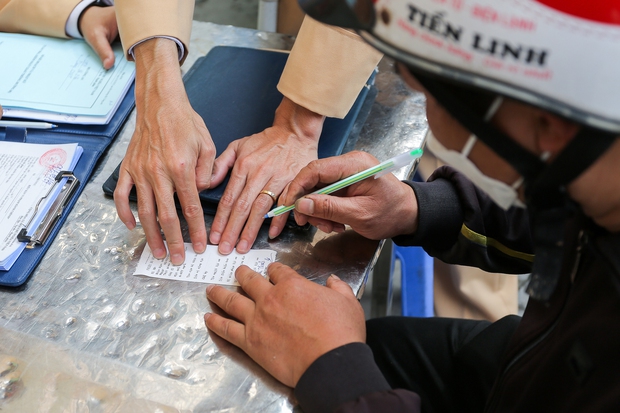 Tài xế vi phạm nồng độ cồn được Cảnh sát giao thông giúp chở đi bán thịt ngày cận Tết-11