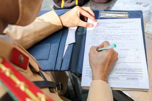 Tài xế vi phạm nồng độ cồn được Cảnh sát giao thông giúp chở đi bán thịt ngày cận Tết-12