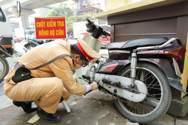 Tài xế vi phạm nồng độ cồn được Cảnh sát giao thông giúp chở đi bán thịt ngày cận Tết-13