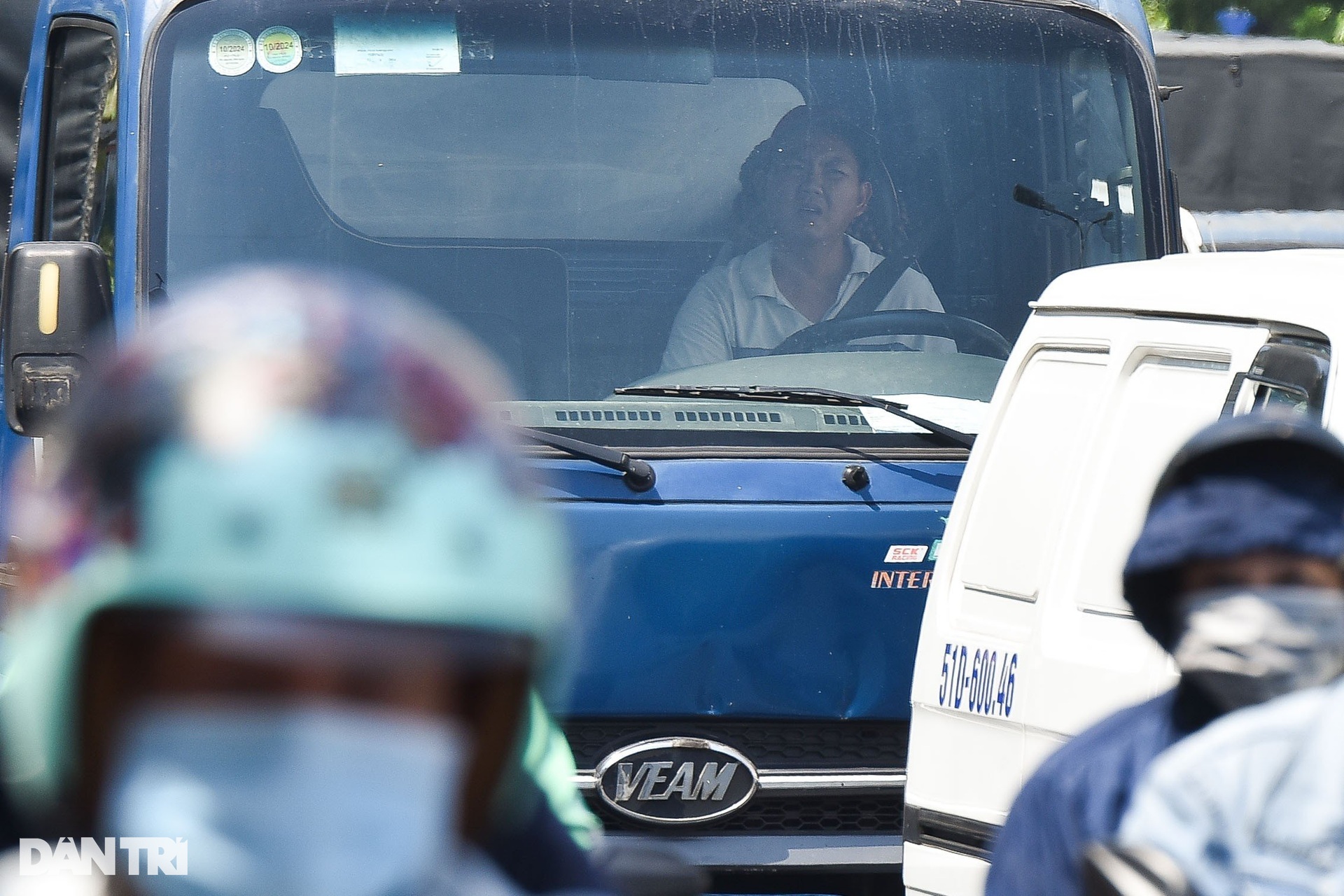 Người dân về quê ăn Tết sớm, sân bay Tân Sơn Nhất, cửa ngõ TPHCM kẹt cứng-10