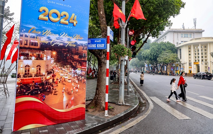 Hà Nội rực rỡ cờ hoa mừng Đảng mừng Xuân, đón Tết Nguyên đán 2024-9
