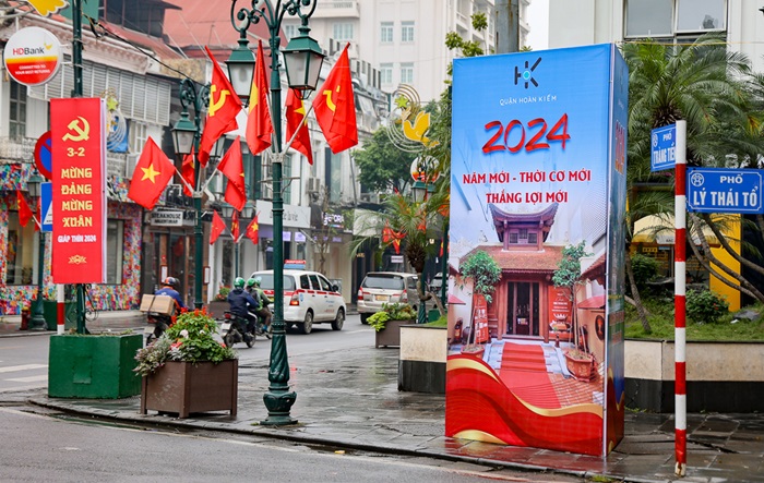 Hà Nội rực rỡ cờ hoa mừng Đảng mừng Xuân, đón Tết Nguyên đán 2024-10