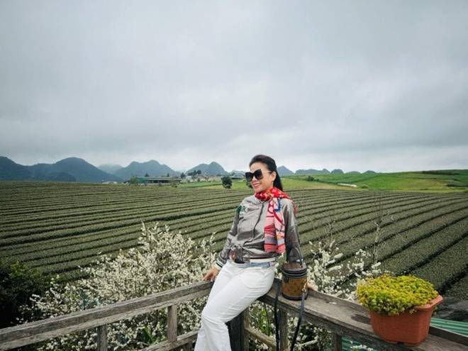 Vợ cũ Shark Bình trồng cây chuối đứng bằng đầu, khoe đường cong 3 vòng ngon mắt như đang hồi xuân-5