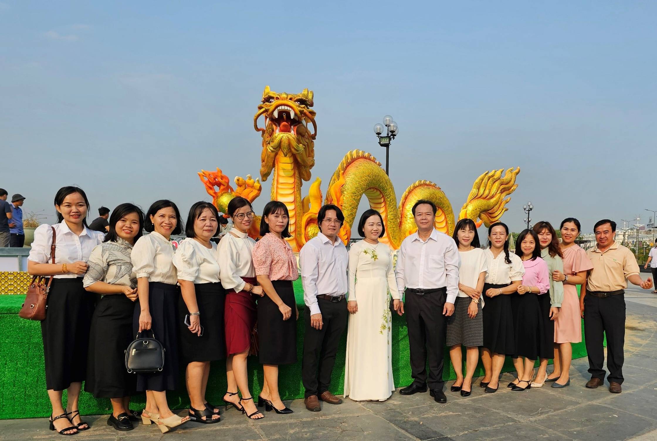 Bình Dương trình làng 2 linh vật rồng được khen 10 điểm, không có nhưng-4