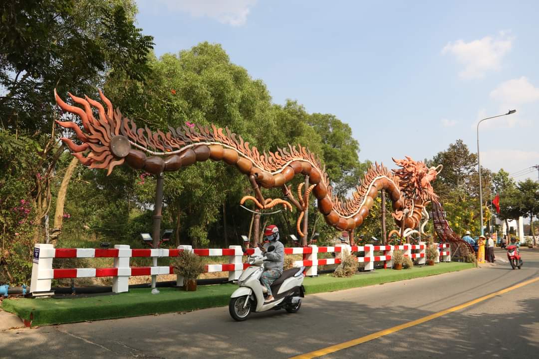 Bình Dương trình làng 2 linh vật rồng được khen 10 điểm, không có nhưng-6