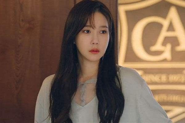 Nhìn mâm cỗ bị mẹ chồng chia đôi với 2 phần hoàn toàn khác biệt mà nước mắt tôi ứa ra-1