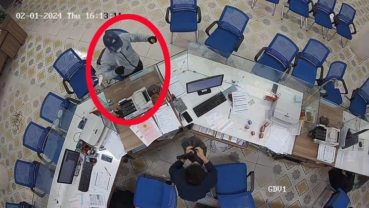 Bắt nghi phạm cướp ngân hàng sau 2 ngày lẩn trốn-1